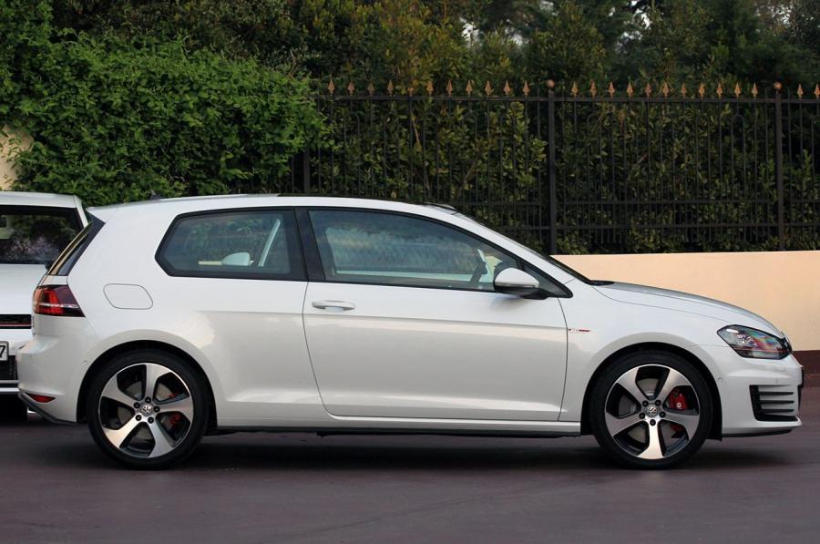  Volkswagen Golf GTi 5-Door 2015 года  (фото 21 из 48)